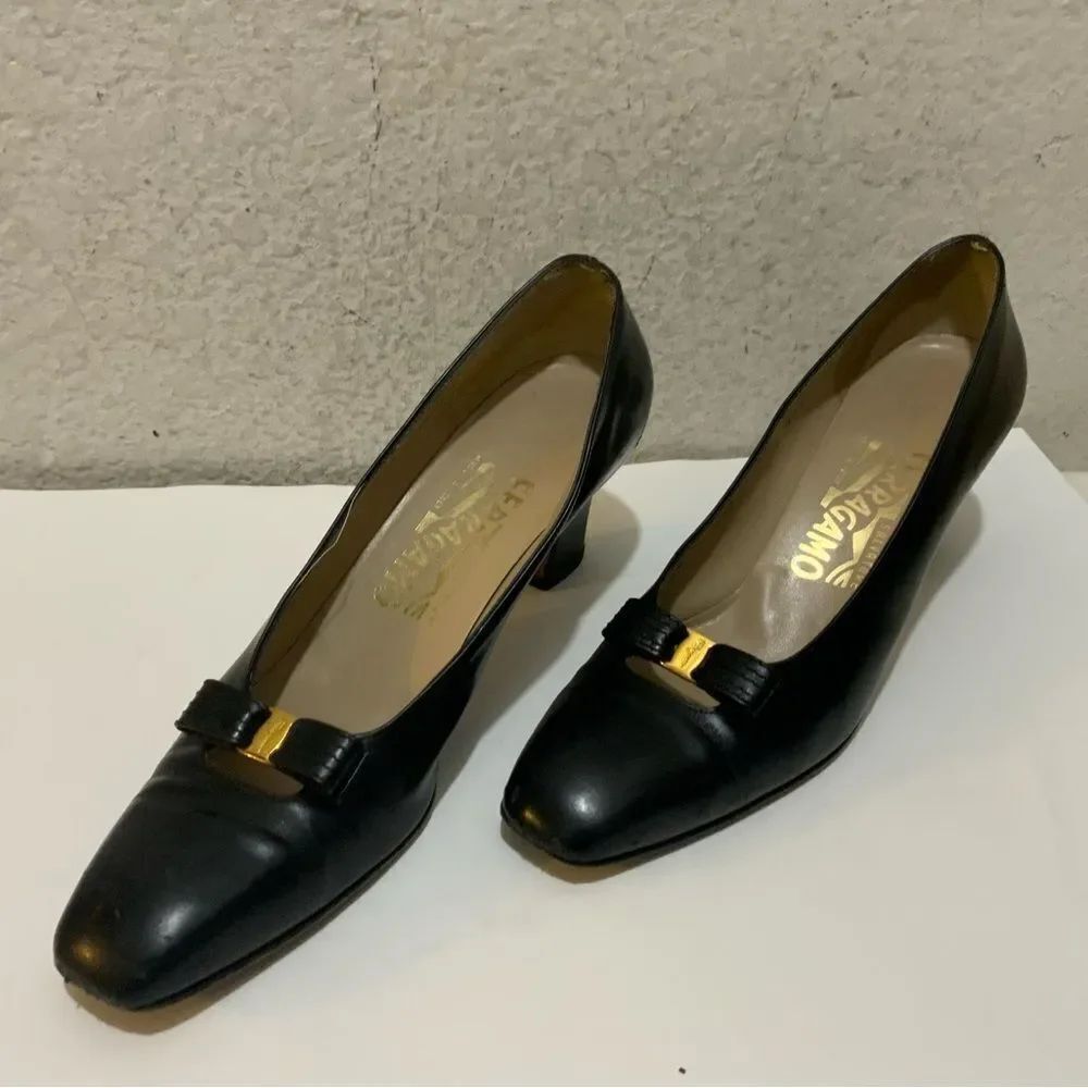 Salvatore Ferragamo  Bow Black Leather Pumps Gold Logo US 7 AAAA